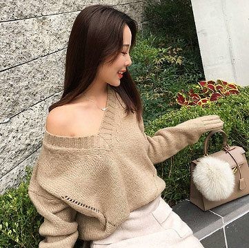 レディース　トップス　ニット　ロング　セーター　Vネック　長袖　サイドスリット　無地　シンプル　カジュアル　ゆったり　フリーサイズ　大人可愛い　フェミニン　オフィス　仕事　デート　お出かけ　デイリー　普段着　ベージュ　カーキ　ホワイト　送料無料