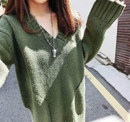 レディース　トップス　ニット　ロング　セーター　Vネック　長袖　サイドスリット　無地　シンプル　カジュアル　ゆったり　フリーサイズ　大人可愛い　フェミニン　オフィス　仕事　デート　お出かけ　デイリー　普段着　ベージュ　カーキ　ホワイト　送料無料
