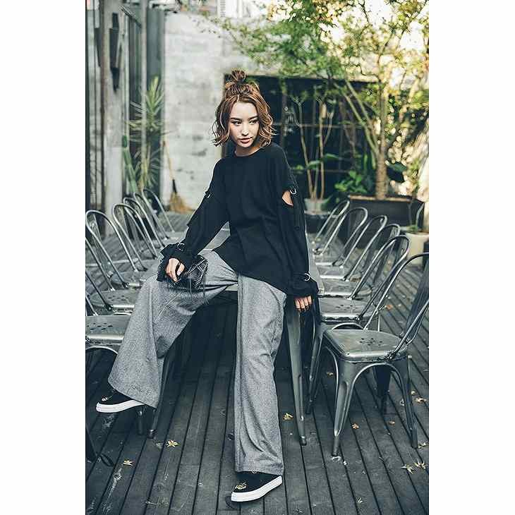 レディース　トップス　カットソー　長袖　ホールショルダー　無地　ゆったり　シンプル　カジュアル　大人可愛い　フェミニン　フリーサイズ　リラックス　オフ　デート　お出かけ　デイリー　普段着　ブラック　送料無料