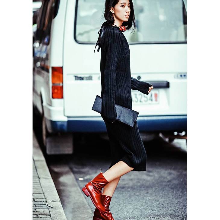 レディース　ニット　ワンピース　ミモレ丈　長袖　クルーネック　無地　タイト　秋冬　カジュアル　大人可愛い　シンプル　リゾート　デイリー　お出かけ　デート　ブラック　ホワイト　送料無料