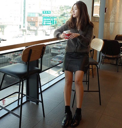 レディース　トップス　ニット　Vネック　カーディガン　起毛　長袖　無地　定番　ゆったり　カジュアル　大人可愛い　大きいサイズ　フェミニン　オフィス　仕事　デート　お出かけ　デイリー　普段着　ブラック　ホワイト　送料無料