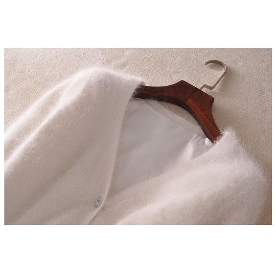 レディース　トップス　ニット　Vネック　カーディガン　起毛　長袖　無地　定番　ゆったり　カジュアル　大人可愛い　大きいサイズ　フェミニン　オフィス　仕事　デート　お出かけ　デイリー　普段着　ブラック　ホワイト　送料無料