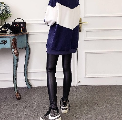 レディース　ボトムス　レザーパンツ　レギンス　スリム　ぴったり　PU　レザー　秋冬　シンプル　大きいサイズ　カジュアル　美脚　脚長効果　シック　パンク　ロック　ストリート系　デート　お出かけ　デイリー　ブラック　送料無料