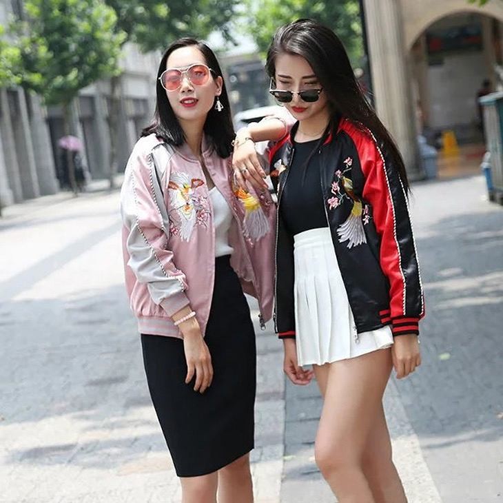 レディース　ライトアウター　スカジャン　ノーカラージャケット　長袖　刺繍　カジュアル　大人可愛い　ストリート系　ヒップホップ　ダンス　スポーツ　ジョギング　野球　デート　お出かけ　デイリー　ブラック×レッド　ピンク×グレー　送料無料