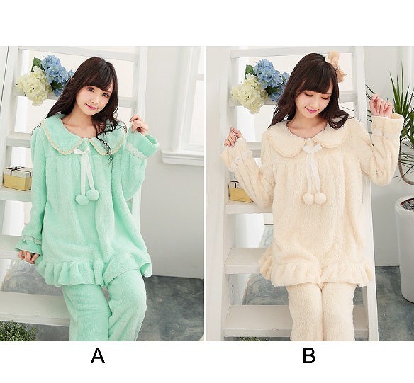 レディース　パジャマ　ナイトウェア　ゆったり　フリル　ボンボン　無地　ラウンドネック　長袖　大きいサイズ　シンプル　カジュアル　フェミニン　大人可愛い　リラックス　ルームウェア　ラフスタイル　グリーン　ホワイト　送料無料