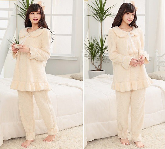 レディース　パジャマ　ナイトウェア　ゆったり　フリル　ボンボン　無地　ラウンドネック　長袖　大きいサイズ　シンプル　カジュアル　フェミニン　大人可愛い　リラックス　ルームウェア　ラフスタイル　グリーン　ホワイト　送料無料