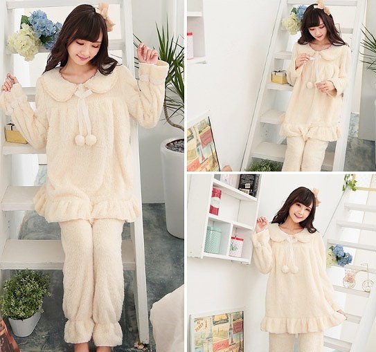 レディース　パジャマ　ナイトウェア　ゆったり　フリル　ボンボン　無地　ラウンドネック　長袖　大きいサイズ　シンプル　カジュアル　フェミニン　大人可愛い　リラックス　ルームウェア　ラフスタイル　グリーン　ホワイト　送料無料