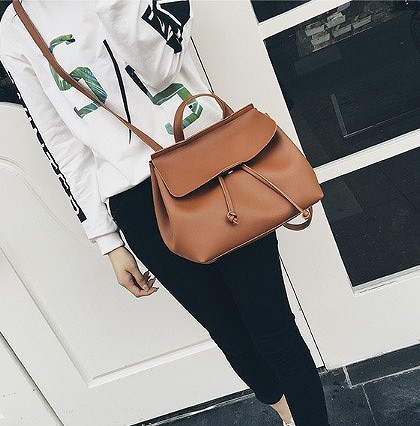 レディース　ショルダーバッグ　3WAY　ドクターバッグ　斜め掛け　リュック　おしゃれ　可愛い　カジュアル　無地　お出かけ　デート　オフィス　デイリー　通勤　通学　グレー　ブラック　キャメル　送料無料