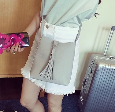 レディース　ショルダーバッグ　トートバッグ　肩掛け　斜め掛け　おしゃれ　可愛い　カジュアル　無地　お出かけ　デート　オフィス　デイリー　通勤　通学　ピンク　グレー　ブラック　レッド　送料無料