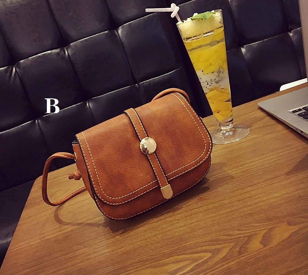 レディース　ミニショルダーバッグ　ＰＵレザー　フリップ　おしゃれ　可愛い　カジュアル　お出かけ　デート　旅行　デイリー　コーヒー　ブラウン　ピンク　送料無料