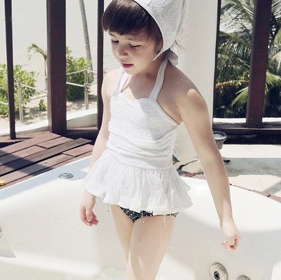 水着　女の子　キッズ　ジュニア　子供　韓国　子供服　スカート　ワンピースキュート　かわいい　セクシー　夏　海　プール　スイムウェア　12131415cm　ピンク　ホワイト　送料無料