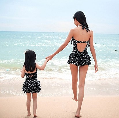 水着　レディース　ホルターネック　スカート　ワンピース　フリル　女性用　女の子　ママ　キュート　かわいい　セクシー　海外　夏　海　プール　スイムウェア　S　M　L　XL　XXL　2L　3L　ブラック　レッド　黒　赤　送料無料