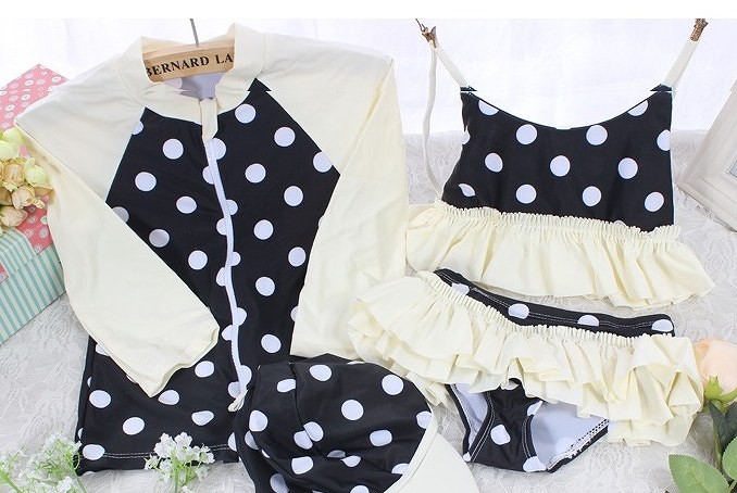 キッズ　ジュニア　女の子　水着　ビキニ　ラッシュガード　セット　キャップ　ドット柄　フルーツ柄　フリル　スイムウェア　かわいい　キュート　夏　ビーチ　リゾート　マリン　海水浴　プール　スイミング　ブラック　レッド　送料無料