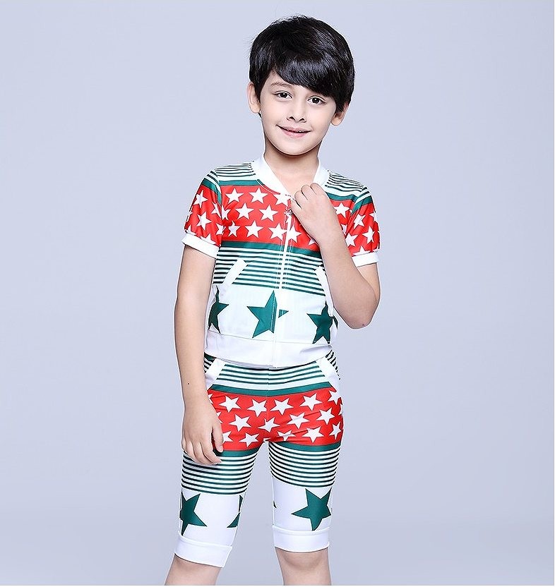 キッズ　ジュニア　男の子　水着　スイムパンツ　ラッシュガード　半袖　星柄　ボーダー　スイムウェア　かわいい　キュート　夏　ビーチ　リゾート　マリン　海水浴　プール　スイミング　レッド×ホワイト　送料無料