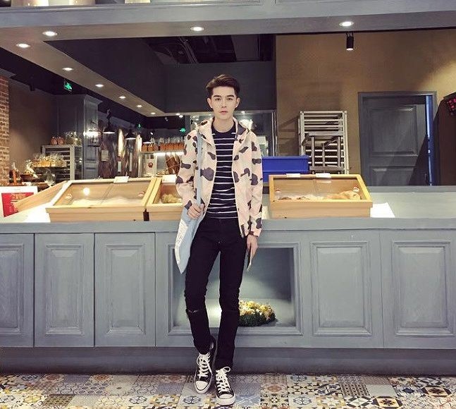 メンズ　アウター　パーカー　フード付き　ジップアップ　長袖　迷彩　カモフラ　カジュアル　おしゃれ　きれいめ　キレイメ　大きいサイズ　シンプル　デイリー　お出かけ　デート　グリーン×ホワイト　送料無料