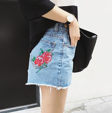 レディース　デニム　花柄　刺繍　ショートパンツ　ホットパンツ　ジーンズ　短パン　春　夏　女性　大人　カジュアル　キュート　可愛い　おしゃれ　セクシー　ファッション　ブルー　S　M　L　XL　サイズ　送料無料