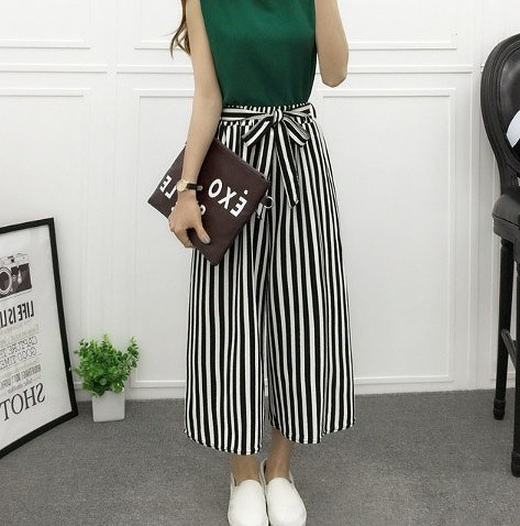レディース　ワイドレッグパンツ　クロップド　ゆったり　ストライプ　ドット　チェック　ボトムス　半端丈　春　夏　人気　女性　大人　カジュアル　可愛い　おしゃれ　きれいめ　上品　セクシー　ホワイト　ブラック　白　黒　M　L　サイズ　送料無料
