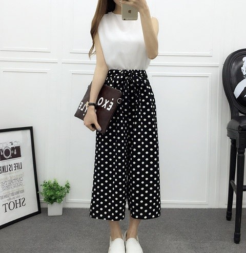 レディース　ワイドレッグパンツ　クロップド　ゆったり　ストライプ　ドット　チェック　ボトムス　半端丈　春　夏　人気　女性　大人　カジュアル　可愛い　おしゃれ　きれいめ　上品　セクシー　ホワイト　ブラック　白　黒　M　L　サイズ　送料無料