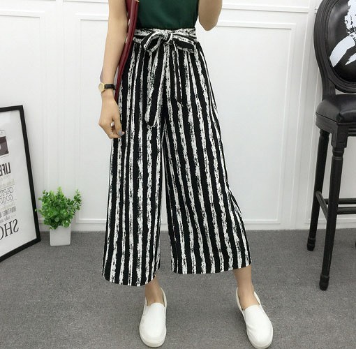 レディース　ワイドレッグパンツ　クロップド　ゆったり　ストライプ　ドット　チェック　ボトムス　半端丈　春　夏　人気　女性　大人　カジュアル　可愛い　おしゃれ　きれいめ　上品　セクシー　ホワイト　ブラック　白　黒　M　L　サイズ　送料無料