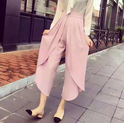 レディース　シフォン　プリーツ　ワイドレッグパンツ　クロップド　ゆったり　半端丈　美脚　脚長　美シルエット　ボトムス　半端丈　春　夏　人気　女性　大人　カジュアル　きれいめ　上品　ブラック　ベージュ　イエロー　ピンク　フリーサイズ　ワンサイズ　送料無料