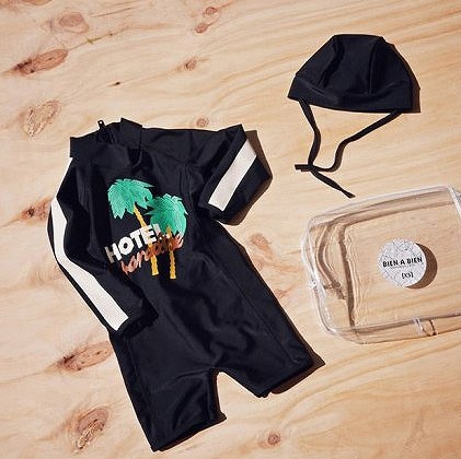 キッズ　女の子　男の子　ユニセックス　水着　オールインワン　つなぎ　海　プール　スイミング　ビーチ　リゾート　マリン　海水浴　夏休み　旅行　可愛い　キュート　子供　ジュニア　ブラック　ホワイト　S　M　L　XL　サイズ　送料無料