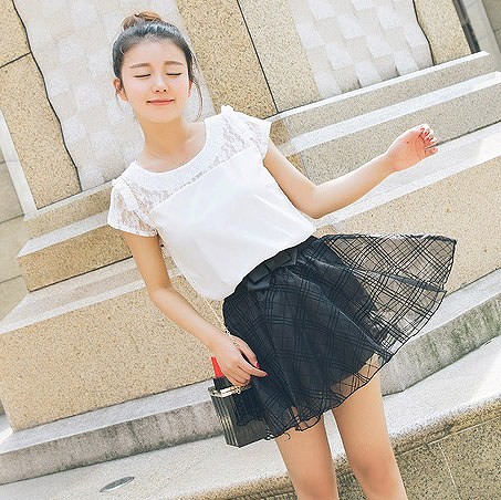 レディース　シフォン　フレア　ブラウス　レース　半袖　ラウンドネック　トップス　カジュアル　キュート　可愛い　フェミニン　セクシー　きれいめ　エレガント　おしゃれ　お出かけ　お呼ばれ　ホワイト　白　S　M　L　サイズ　送料無料