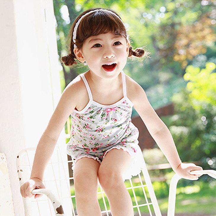 キッズ　女の子　水着　花柄　キャミソール　短パン　レース　海　プール　スイミング　ビーチ　リゾート　マリン　海水浴　夏休み　旅行　可愛い　キュート　子供　ジュニア　ホワイト　S　M　L　XL　サイズ　送料無料