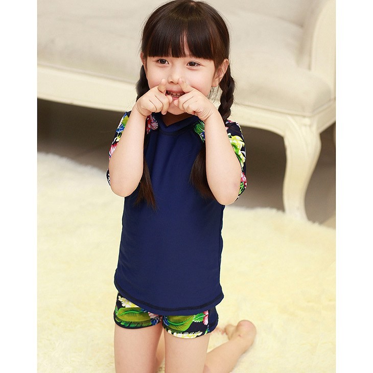 キッズ　女の子　水着　ラッシュガード　5分袖　花柄　短パン　ラグランスリーブ　韓国　海　プール　スイミング　ビーチ　リゾート　マリン　海水浴　夏休み　旅行　可愛い　キュート　子供　ジュニア　ブルー　ピンク　青　S　M　L　XL　サイズ　送料無料