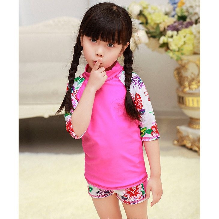 キッズ　女の子　水着　ラッシュガード　5分袖　花柄　短パン　ラグランスリーブ　韓国　海　プール　スイミング　ビーチ　リゾート　マリン　海水浴　夏休み　旅行　可愛い　キュート　子供　ジュニア　ブルー　ピンク　青　S　M　L　XL　サイズ　送料無料