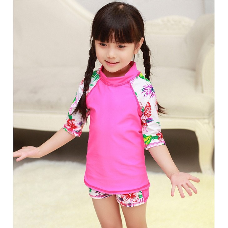 キッズ　女の子　水着　ラッシュガード　5分袖　花柄　短パン　ラグランスリーブ　韓国　海　プール　スイミング　ビーチ　リゾート　マリン　海水浴　夏休み　旅行　可愛い　キュート　子供　ジュニア　ブルー　ピンク　青　S　M　L　XL　サイズ　送料無料