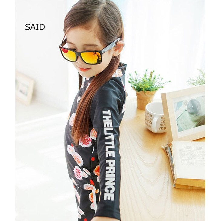 キッズ　女の子　水着　ラッシュガード　長袖　花柄　短パン　ラグランスリーブ　韓国　海　プール　スイミング　ビーチ　リゾート　マリン　海水浴　夏休み　旅行　可愛い　キュート　子供　ジュニア　ブラック　黒　S　M　L　XL　サイズ　送料無料