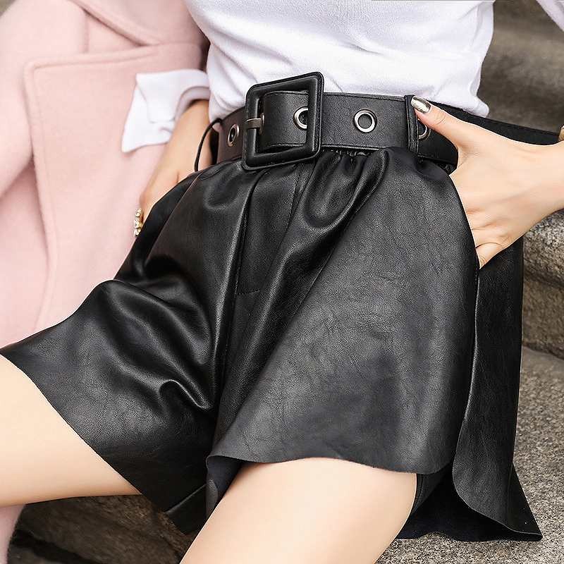 レディース　ボトムス　ショートパンツ　レザーパンツ　皮パン　革パン　PUレザー　ストリートファッション　かわいい　フェミニン　かっこいい　ブラック　黒　黄色　イエロー　送料無料