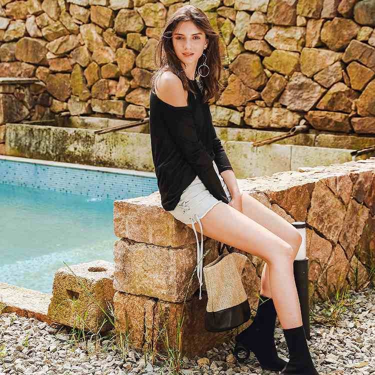 レディース　ワンショルダー　Tシャツ　長袖　ロングTシャツ　ショルダーカット　ロングスリーブ　トップス　カジュアル　キュート　大人　可愛い　フェミニン　おしゃれ　お出かけ　デイリー　ブラック　黒色　S　Ｍ　サイズ　送料無料