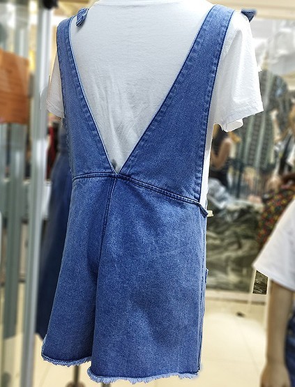 レディース　サロペット　オーバーオール　デニム　ショート　パンツ　フレイドヘム　切りっぱなし　カットオフ　サスペンダー　ゆったり　大きいサイズ　大人カジュアル　フェミニン　かわいい　リゾート　普段着　お出かけ　ブルー　送料無料