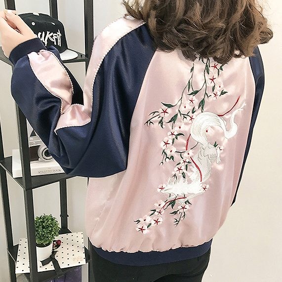 レディース　ライトアウター　ジャケット　ノーカラー　スカジャン　ジップアップ　長袖　刺繍　大きいサイズ　カジュアル　大人可愛い　ストリート系　スポーツ　観戦　ジョギング　デート　お出かけ　デイリー　ピンク×ブラック　送料無料