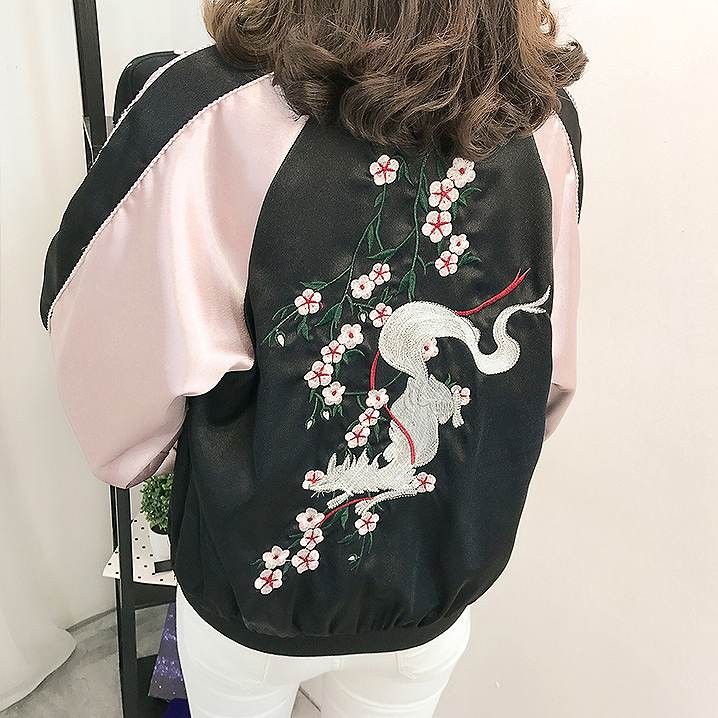 レディース　ライトアウター　ジャケット　ノーカラー　スカジャン　ジップアップ　長袖　刺繍　大きいサイズ　カジュアル　大人可愛い　ストリート系　スポーツ　観戦　ジョギング　デート　お出かけ　デイリー　ピンク×ブラック　送料無料