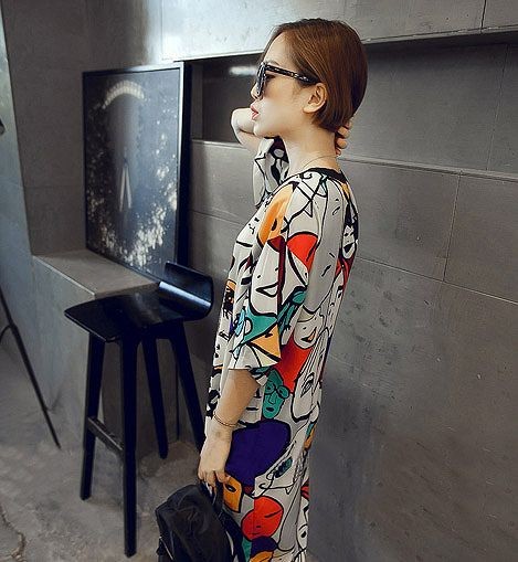 レディース　半袖　Tシャツ　ワンピース　ラウンドネック　膝丈　大きいサイズ　Tシャツワンピ　ゆったり　フェイスイラスト　派手　カラフル　個性的　カジュアル　春夏　デート　普段着　リラックス　ホワイト　送料無料