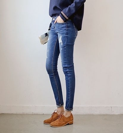 レディース　ボトムス　クラッシュ　デニムパンツ　ダメージ　スキニー　ジーンズ　ストレッチ　無地　ヴィンテージ風　美脚　脚長効果　大人カジュアル　春夏　普段着　リゾート　デート　ブルー　送料無料