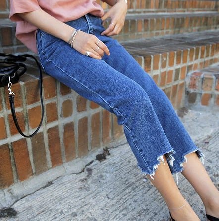 レディース　ボトムス　ストレート　デニムパンツ　フレイドヘム　ジーンズ　切りっぱなし　無地　スリム　美脚　脚長効果　大人カジュアル　人気　お出かけ　普段着　リゾート　デート　ブルー　送料無料