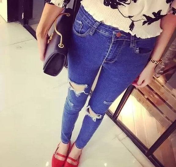 レディース　ボトムス　クラッシュ　デニムパンツ　ダメージ　スキニー　ジーンズ　ストレッチ　柔らか素材　無地　美脚　脚長効果　大人カジュアル　春夏　普段着　リゾート　デート　ブルー　送料無料