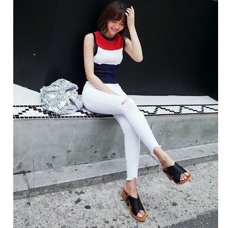 レディース　ボトムス　スキニー　デニムパンツ　フレイドヘム　ジーンズ　切りっぱなし　無地　スリム　美脚　脚長効果　大人カジュアル　人気　お出かけ　普段着　リゾート　デート　ブラック　ホワイト　送料無料