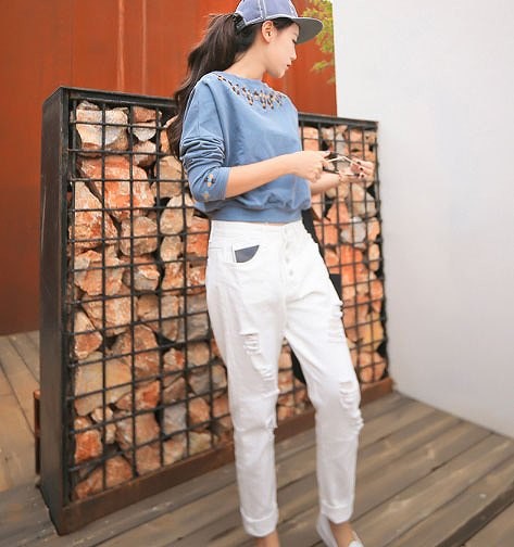 レディース　ボトムス　クラッシュ　デニムパンツ　ダメージ　スキニー　ジーンズ　ストレッチ　ロールアップ　無地　美脚　脚長効果　大人カジュアル　春夏　普段着　リゾート　デート　ホワイト　送料無料