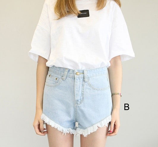 レディース　ボトムス　デニム　ショートパンツ　短パン　フレイドヘム　クラッシュ　切りっぱなし　ダメージ　無地　脚長効果　大きいサイズ　大人カジュアル　人気　お出かけ　普段着　リゾート　デート　ホワイト　ブルー　ブラック　送料無料