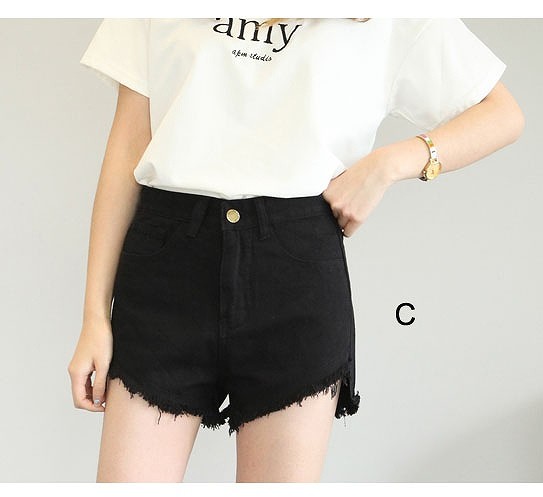 レディース　ボトムス　デニム　ショートパンツ　短パン　フレイドヘム　クラッシュ　切りっぱなし　ダメージ　無地　脚長効果　大きいサイズ　大人カジュアル　人気　お出かけ　普段着　リゾート　デート　ホワイト　ブルー　ブラック　送料無料