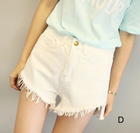 レディース　ボトムス　デニム　ショートパンツ　短パン　フレイドヘム　クラッシュ　切りっぱなし　ダメージ　無地　脚長効果　大きいサイズ　大人カジュアル　人気　お出かけ　普段着　リゾート　デート　ホワイト　ブルー　ブラック　送料無料