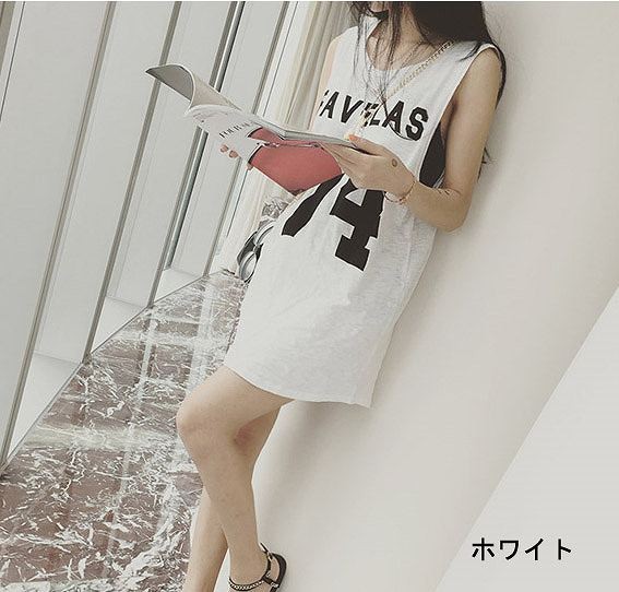 レディース トップス　Ｔシャツ　ノースリーブ　オーバーサイズ　カジュアル　夏　ロゴ　ブラック　ホワイト　送料無料