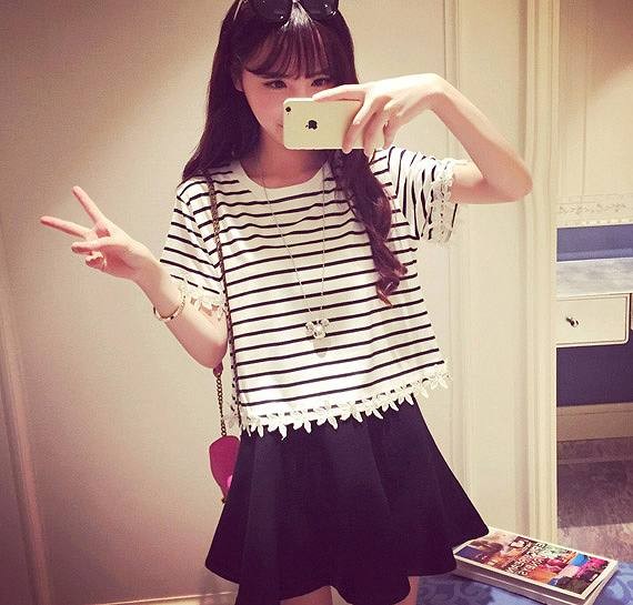 レディース トップス　Ｔシャツ　カットソー　ボーダー　定番　カジュアル　フェミニン　春　夏　花　半袖　送料無料