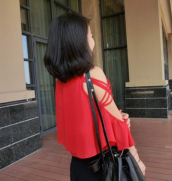 レディース ゆるふわ　かわいい　レース　トップス　チュニック　大人カジュアル　デート　買い物　旅行　花柄　ホワイト　ブラック　送料無料