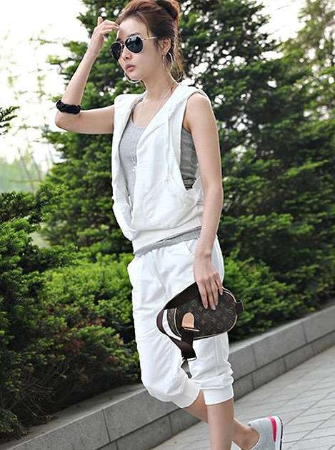 レディース　トップス　ノースリーブパーカー　ベスト　イージーパンツ　オシャレ　ファッション　大人カジュアル　ラフ　重ね着　シンプル　単色　上下セット　グレー　ホワイト　送料無料