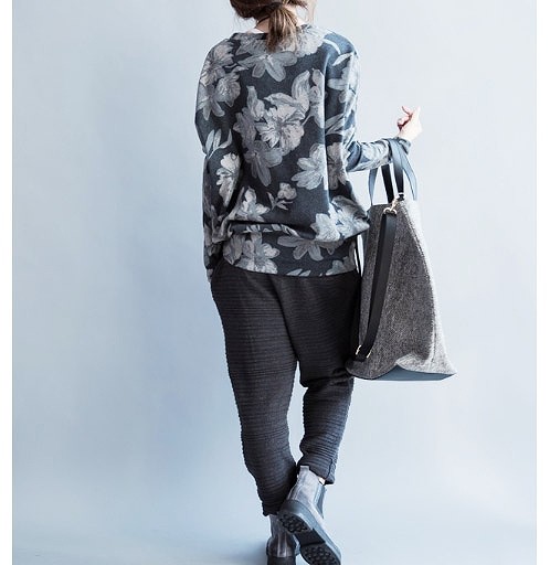 レディース　トップス　ドルマン　カットソー　Tシャツ　ラウンドネック　長袖　花柄　フラワー　シンプル　エレガント　上品　フリーサイズ　フェミニン　オフィス　デート　お出かけ　デイリー　ネイビー　送料無料